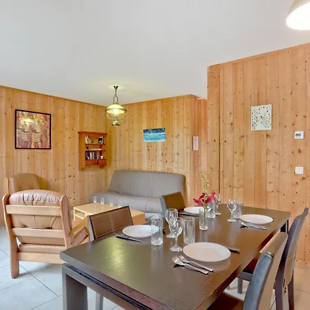 2 Bedroom Front In *