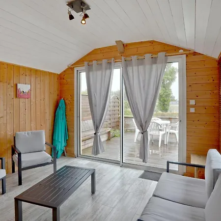 2 Bedroom Front In *