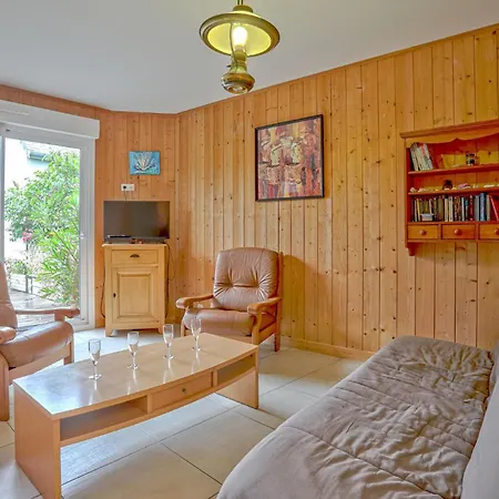 2 Bedroom Front In *